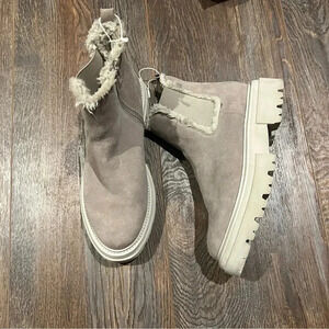 Steven New York Arian Chelsea Boot Like New size 6.5 Grey Lug soles faux fur